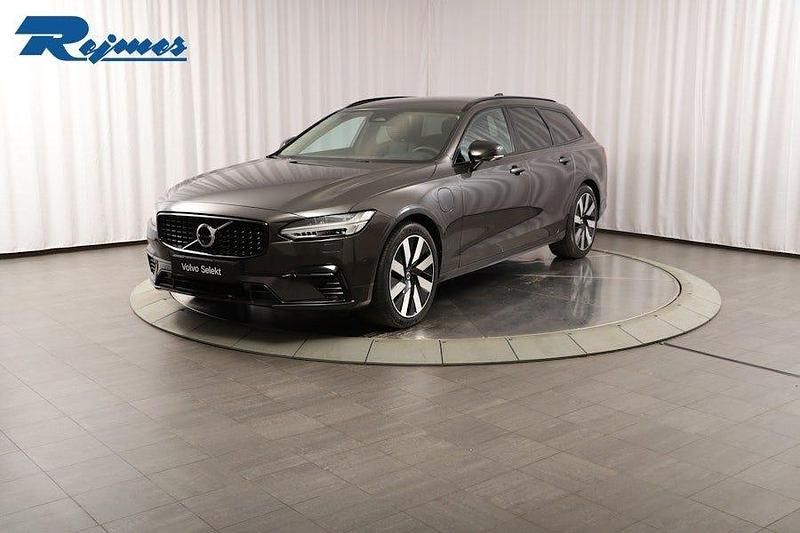 Platinum grey metallic Begagnad 2025 Volvo V90 Plus Kombi | 479 900 kr - Bild 1/4