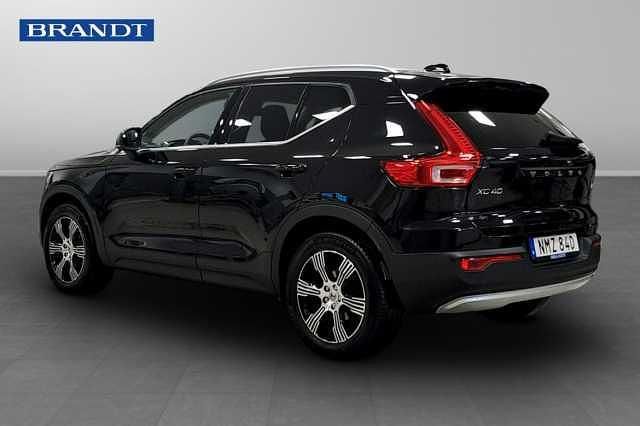 Begagnad Volvo XC40 Inscription 165 HK (121 kW) 2022 Svart SUV