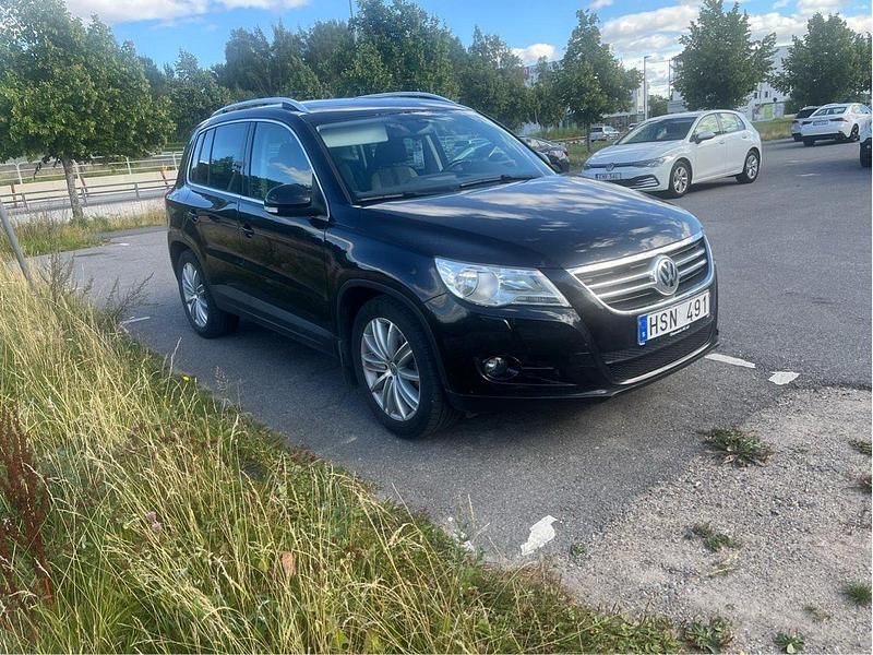 Svart Begagnad 2010 VW Tiguan Sportline SUV | 50 000 kr (Superpris) - Bild 1/4