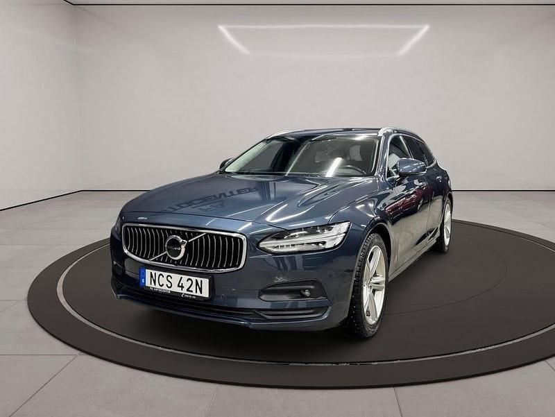 Begagnad Volvo V90 Momentum 197 HK (144 kW) 2021 Blå Kombi