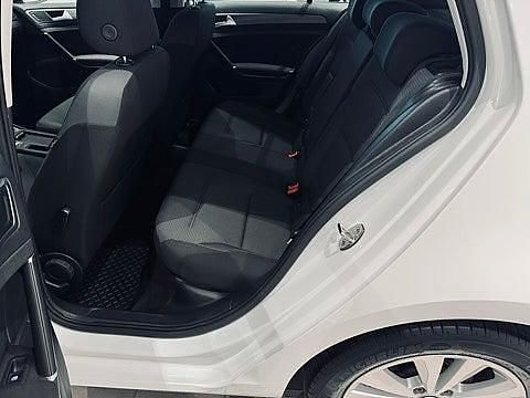 Begagnad VW Golf VII 131 HK (96 kW) 2019 Vit Halvkombi