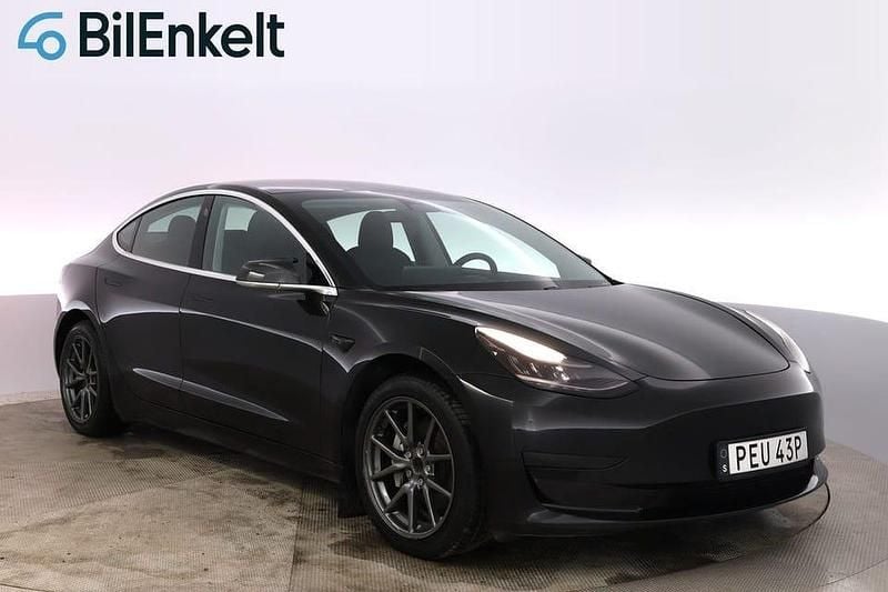 Svart Begagnad 2019 Tesla Model 3 Sedan | 188 900 kr (Marknadspris) - Bild 1/4