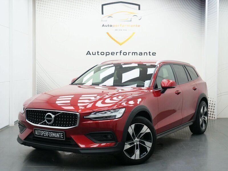 Röd Begagnad 2021 Volvo V60 CC Kombi | 369 000 kr (Lite dyr) - Bild 1/4
