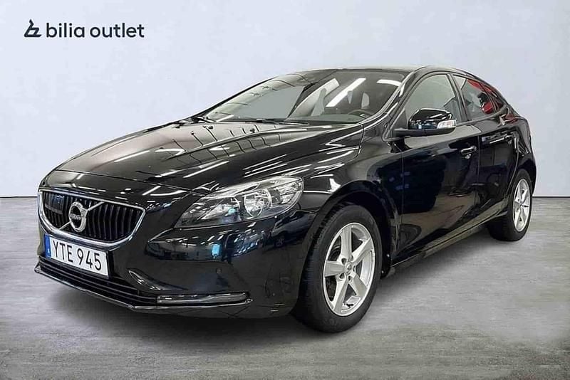 Begagnad Volvo V40 2018 Svart Halvkombi