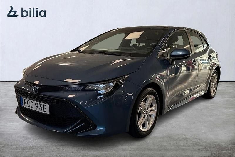 Blå Begagnad 2022 Toyota Corolla Hybrid Active Halvkombi | 239 900 kr (Marknadspris) - Bild 1/3