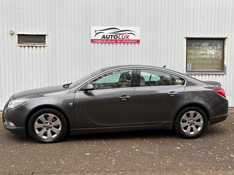 Grå Begagnad 2009 Opel Insignia Cosmo Sedan | 59 900 kr (Marknadspris) - Bild 1/4