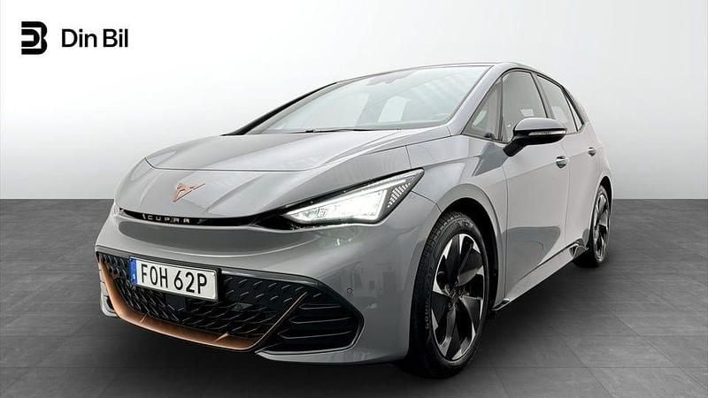 Begagnad Cupra Born e-Boost 169 kW (231 HK) 2023 Ljusgrå Halvkombi