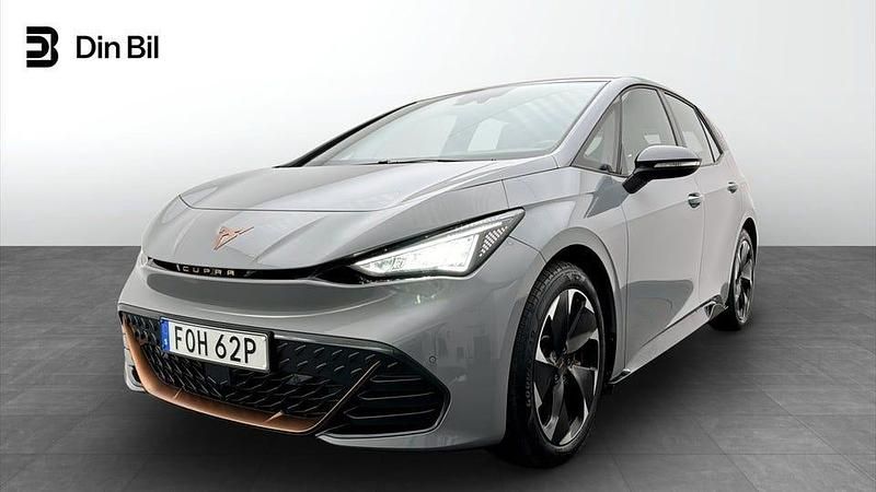 Ljusgrå Begagnad 2023 Cupra Born e-Boost Halvkombi | 264 900 kr (Marknadspris) - Bild 1/4
