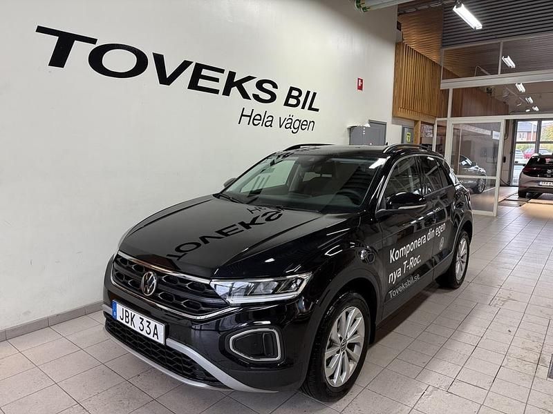 Svart Ny 2025 VW T-Roc SUV | 329 900 kr (Marknadspris) - Bild 1/4