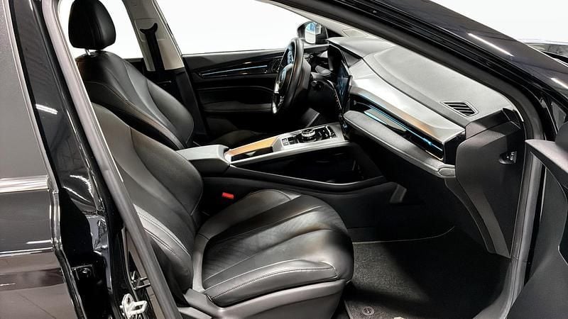 Begagnad MG MG5 EV Luxury 130 kW (177 HK) 2022 Svart Kombi