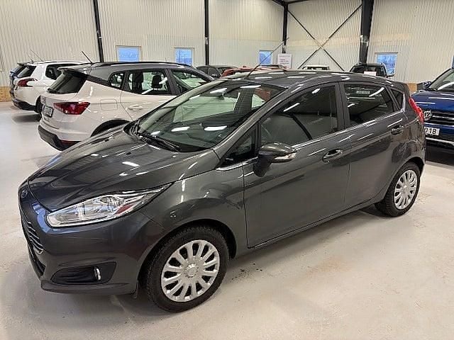 Begagnad Ford Fiesta Titanium 80 HK (58 kW) 2016 Grå Halvkombi