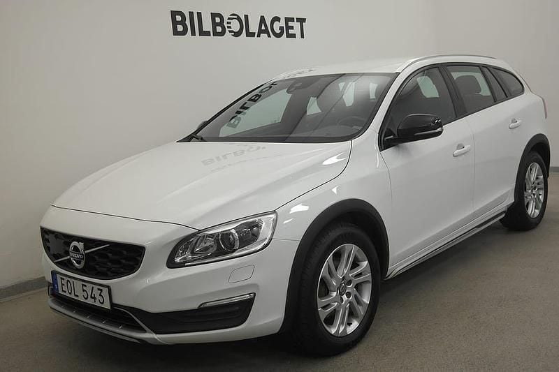Vit Begagnad 2016 Volvo V60 CC Business Edition Kombi | 199 800 kr (Marknadspris) - Bild 1/4