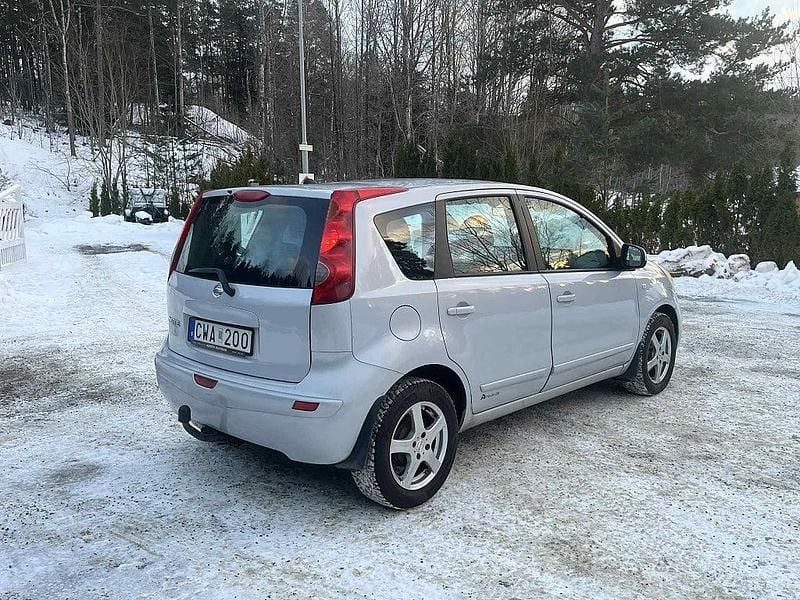 Begagnad Nissan Note 88 HK (64 kW) 2007 Silver Halvkombi