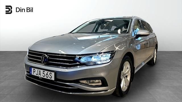 Silver Begagnad 2023 VW Passat Elegance Kombi | 349 900 kr (Bra pris) - Bild 1/4