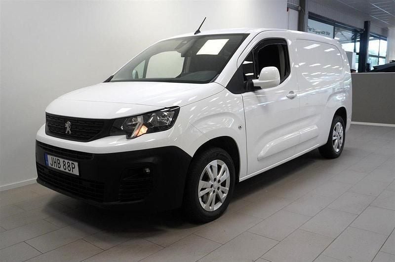 Vit Begagnad 2020 Peugeot Partner Minibuss | 154 900 kr (Marknadspris) - Bild 1/4