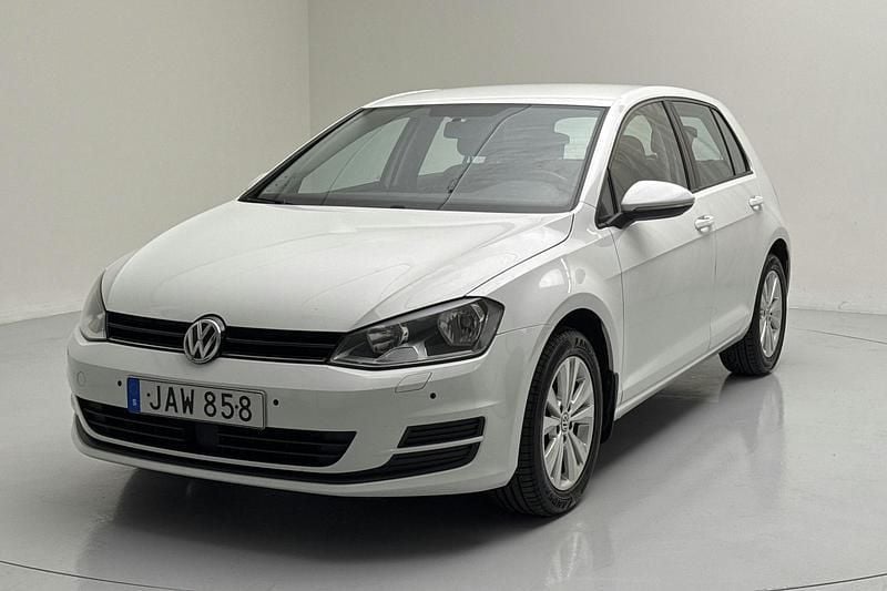 Vit Begagnad 2016 VW Golf VII | 128 000 kr (Marknadspris) - Bild 1/4