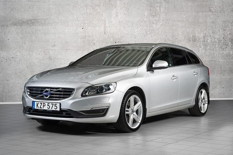 Silver Begagnad 2018 Volvo V60 Standard Kombi | 209 000 kr (Superpris) - Bild 1/4
