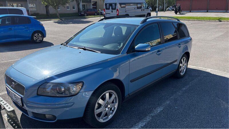 Blå Begagnad 2005 Volvo V50 Kinetic Kombi | 21 000 kr (Marknadspris) - Bild 1/4