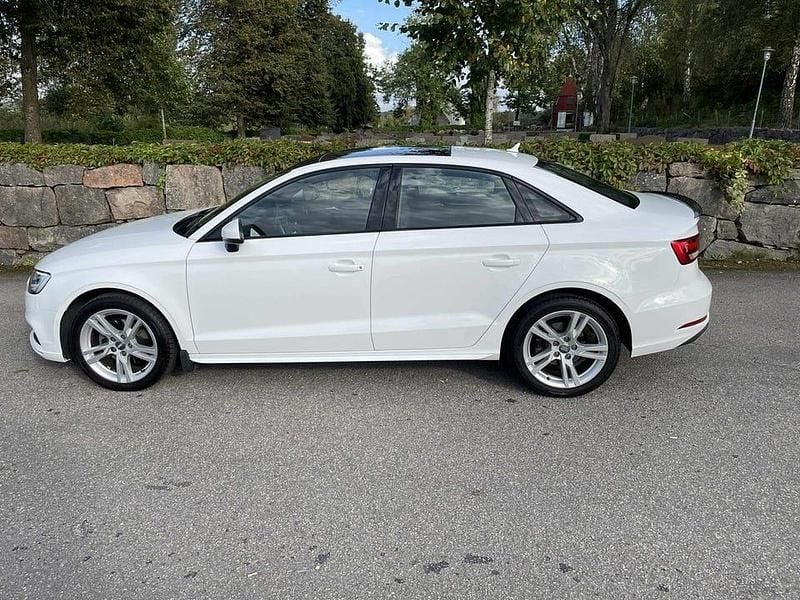 Vit Begagnad 2018 Audi A3 Proline Sedan | 190 000 kr (Marknadspris) - Bild 1/4