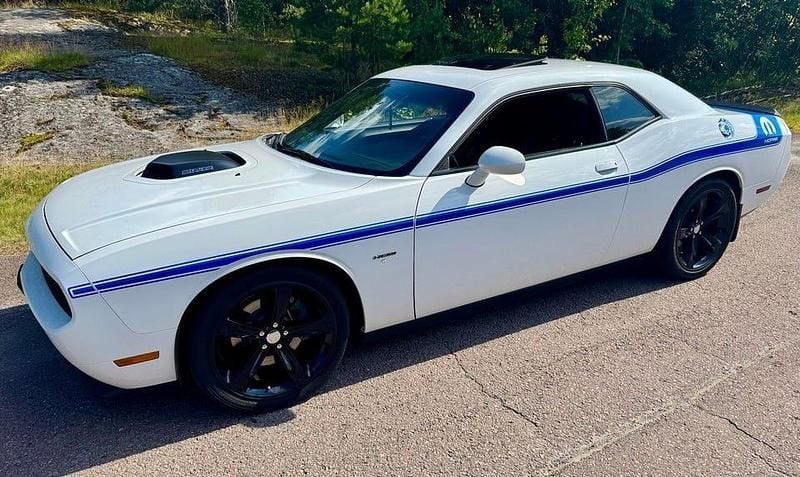 Vit Begagnad 2014 Dodge Challenger Limited Sportkupé | 379 000 kr - Bild 1/4