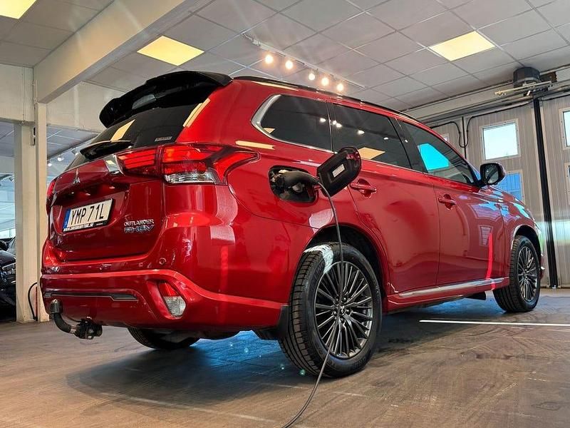 Begagnad Mitsubishi Outlander Edition 224 HK (164 kW) 2019 Röd SUV