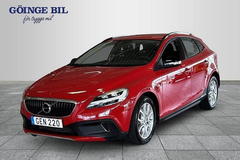 Röd Begagnad 2017 Volvo V40 CC Business Edition Kombi | 179 000 kr (Marknadspris) - Bild 1/3