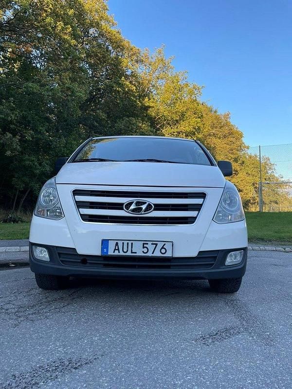 Vit Begagnad 2013 Hyundai H-1 Van | 75 000 kr (Marknadspris) - Bild 1/4