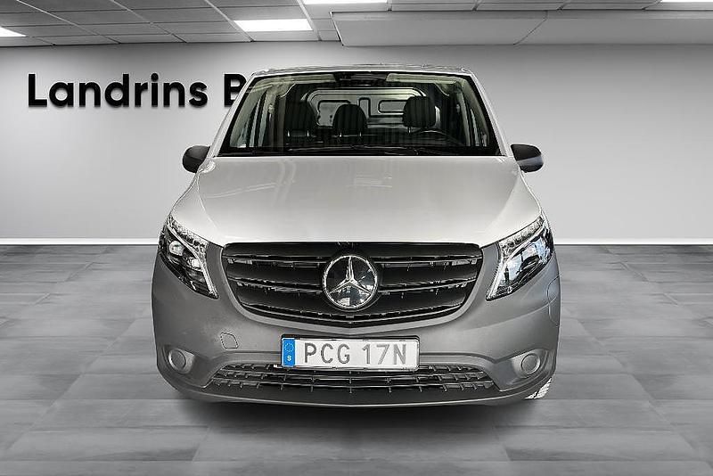 Begagnad Mercedes e-Vito 150 kW (204 HK) 2023 Minibuss