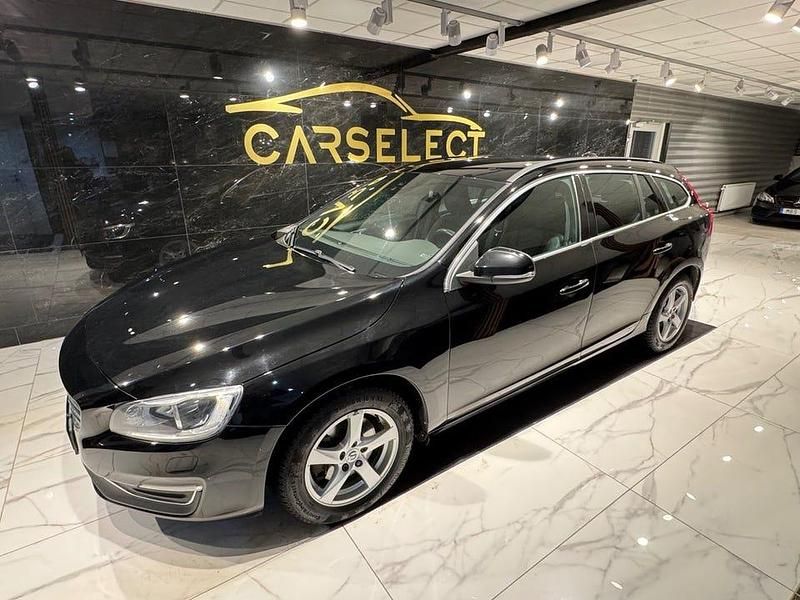 Begagnad Volvo V60 Momentum 190 HK (139 kW) 2016 Svart Kombi