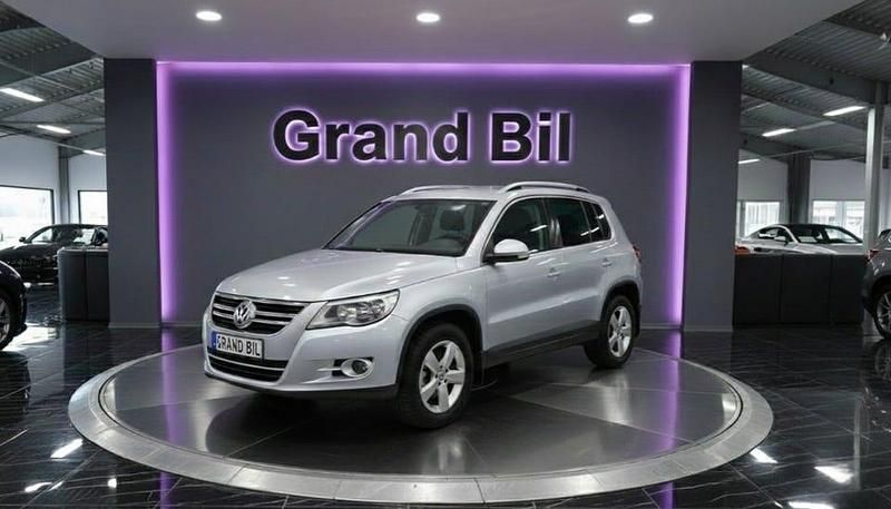 Begagnad VW Tiguan Sportline 141 HK (103 kW) 2010 Silver SUV