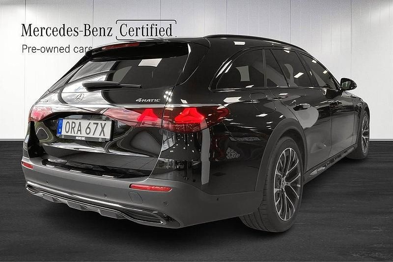 Begagnad Mercedes E300 313 HK (230 kW) 2024 Svart Kombi