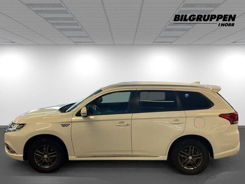 Begagnad Mitsubishi Outlander Edition 224 HK (164 kW) 2020 Vit SUV