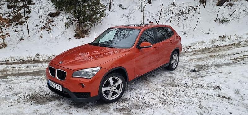 Begagnad BMW X1 Sport Line 163 HK (119 kW) 2013 Orange metallic SUV