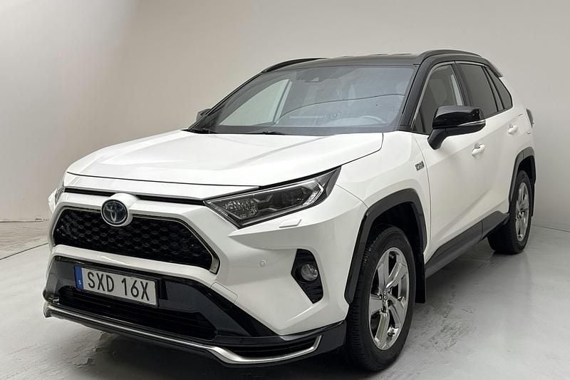 Vit Begagnad 2020 Toyota RAV4 Active SUV | 279 800 kr - Bild 1/4