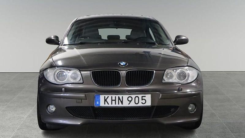 Begagnad BMW 118 Advantage 129 HK (94 kW) 2007 Brun Halvkombi