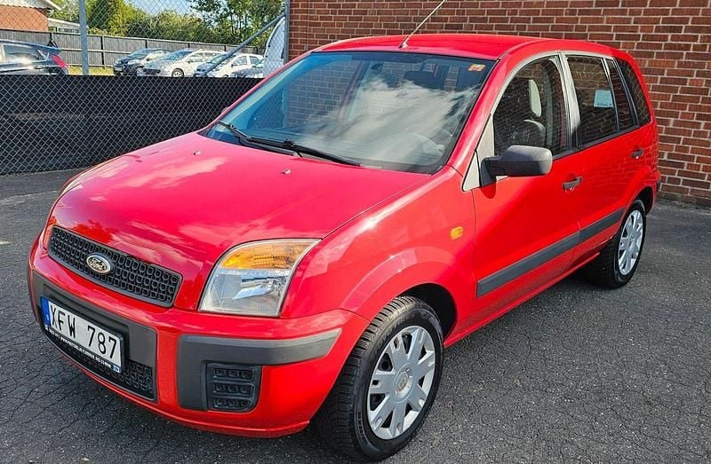 Röd Begagnad 2005 Ford Fusion Style Halvkombi | 49 900 kr - Bild 1/4