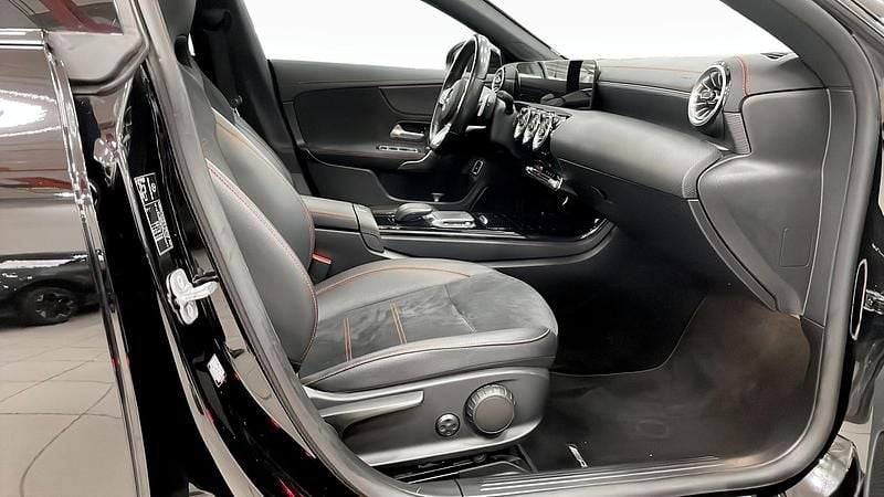 Begagnad Mercedes CLA250e Shooting Brake AMG line 2023 Svart Kombi