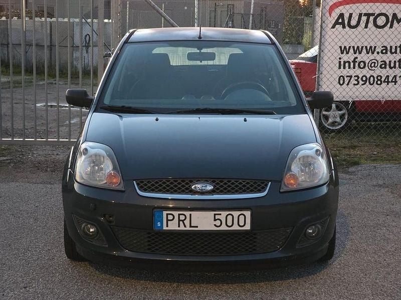 Begagnad Ford Fiesta 80 HK (58 kW) 2008 Grå Halvkombi