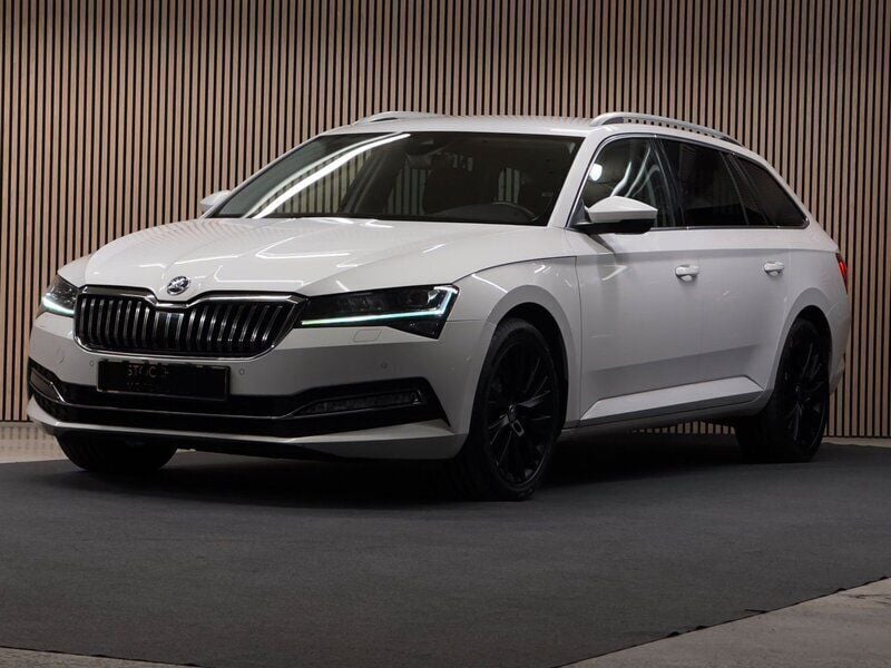 Vit Begagnad 2019 Skoda Superb Business Line Kombi | 229 000 kr (Marknadspris) - Bild 1/4