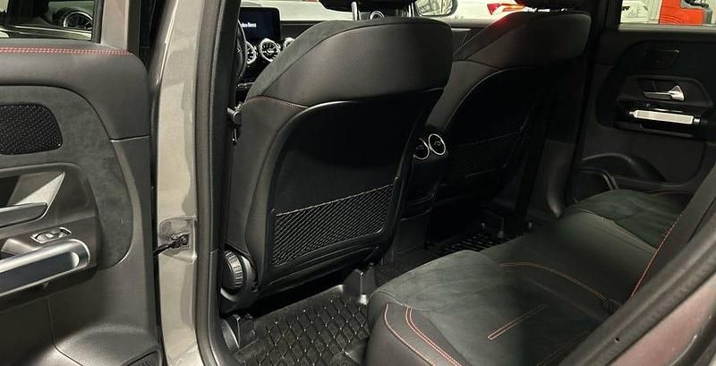 Begagnad Mercedes GLB220 AMG 190 HK (139 kW) 2024 Bergsgrå metallic SUV