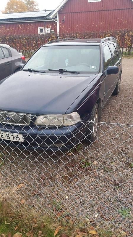 Blå Begagnad 2000 Volvo V70 Kombi | 5 000 kr (Superpris) - Bild 1/1