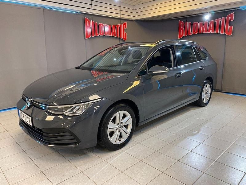 Mörkgrå Begagnad 2022 VW Golf VIII Kombi | 249 900 kr (Marknadspris) - Bild 1/4