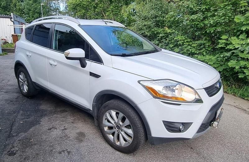 Vit Begagnad 2011 Ford Kuga SUV | 61 000 kr (Marknadspris) - Bild 1/4