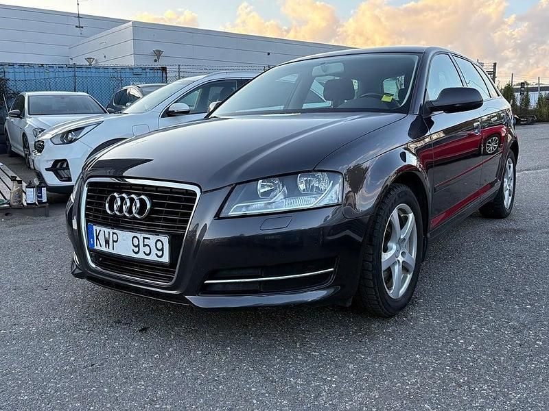 Begagnad Audi A3 Sportback 105 HK (77 kW) 2010 Grå Halvkombi