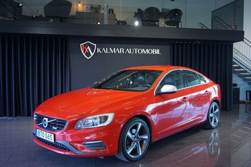 Röd Begagnad 2014 Volvo S60 R-Design Sedan | 134 900 kr (Marknadspris) - Bild 1/4
