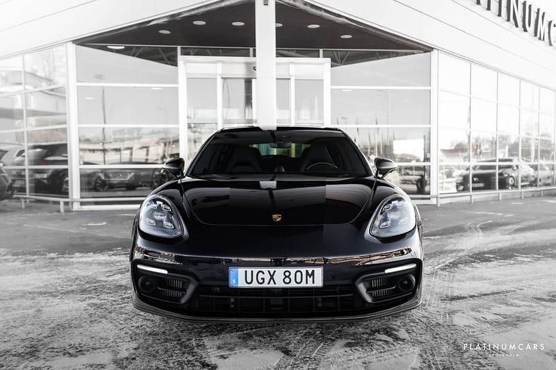 Begagnad Porsche Panamera 4 Sport Turismo 462 HK (339 kW) 2022 Svart Sedan