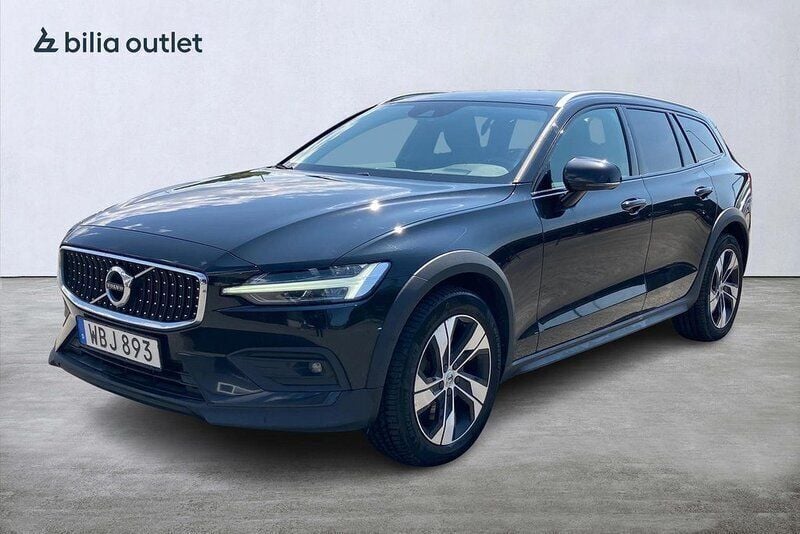 Svart Begagnad 2021 Volvo V60 CC Kombi | 299 900 kr (Superpris) - Bild 1/3