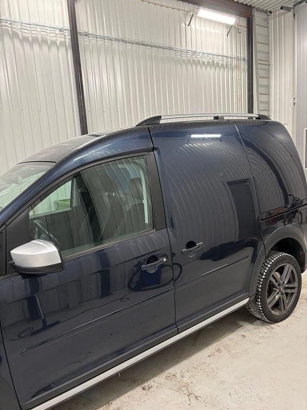 Begagnad VW Caddy 150 HK (110 kW) 2019 Metalick Minibuss