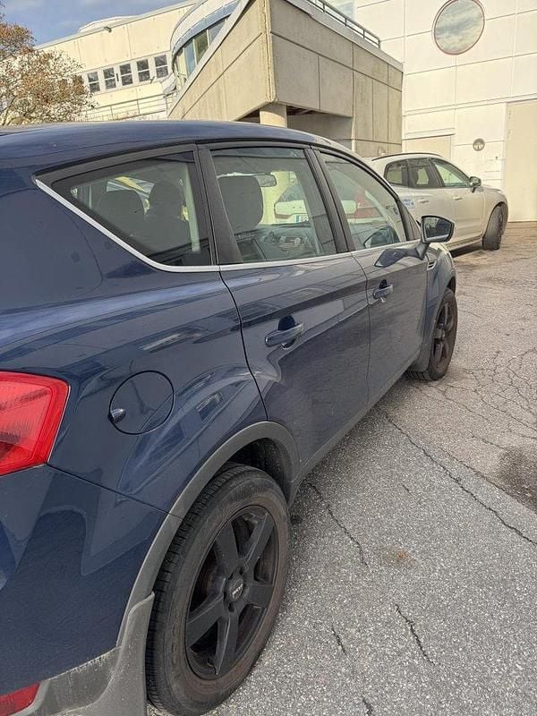 Blå Begagnad 2013 Ford Kuga Trend SUV | 80 000 kr (Superpris) - Bild 1/4