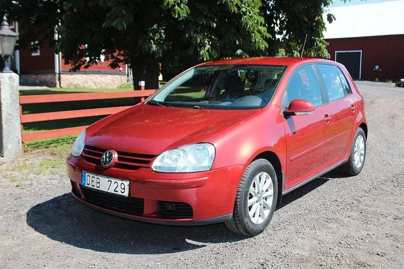 Röd Begagnad 2008 VW Golf Trendline Halvkombi | 44 900 kr (Marknadspris) - Bild 1/4